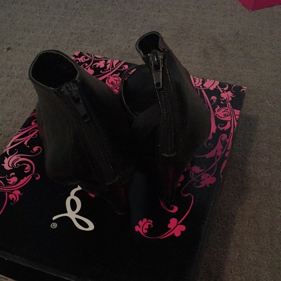 Black heels - Picture 4 of 4